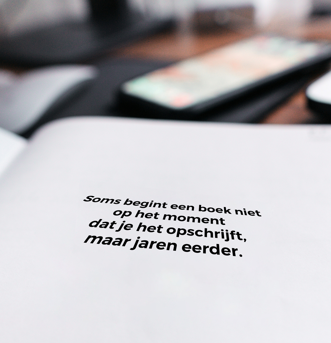 Soms begint een boek niet op het moment dat je het opschrijft, maar jaren eerder.